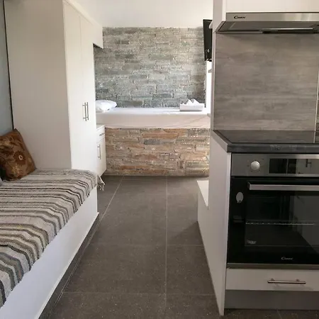 Stone Cozy In Nimporio Animborió